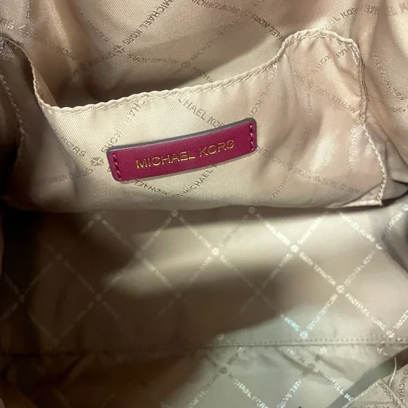 Michael Kors Mina Large Shoulder Bag with Gold Chain - Picture 10 of 10